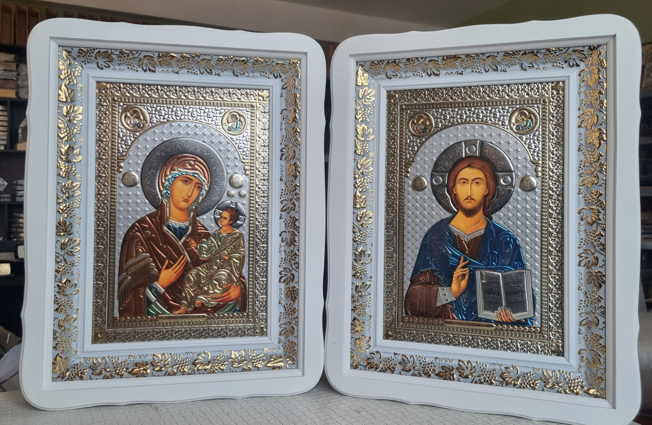 Ікони парапасів Іверська божа мати в білому дерев'яному фігурному кіоті під склом, розмір 41×31, звужить 20*30