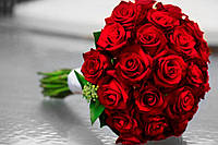 Роза красная в свадебном букете