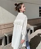 Подовжена блузка жіноча біла чорна з рюшами і мереживом, фото 6