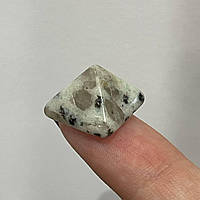 Пирамидка из натурального камня Яшма долматиновая - оригинальный сувенир на подарок парню, девушке