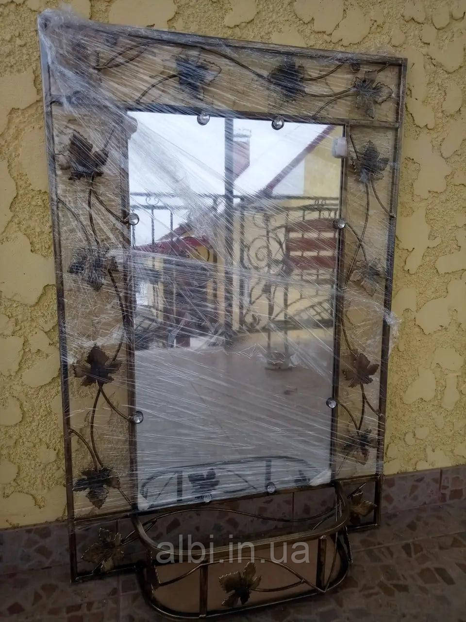 Дзеркало в кованій рамі велике з полицею
