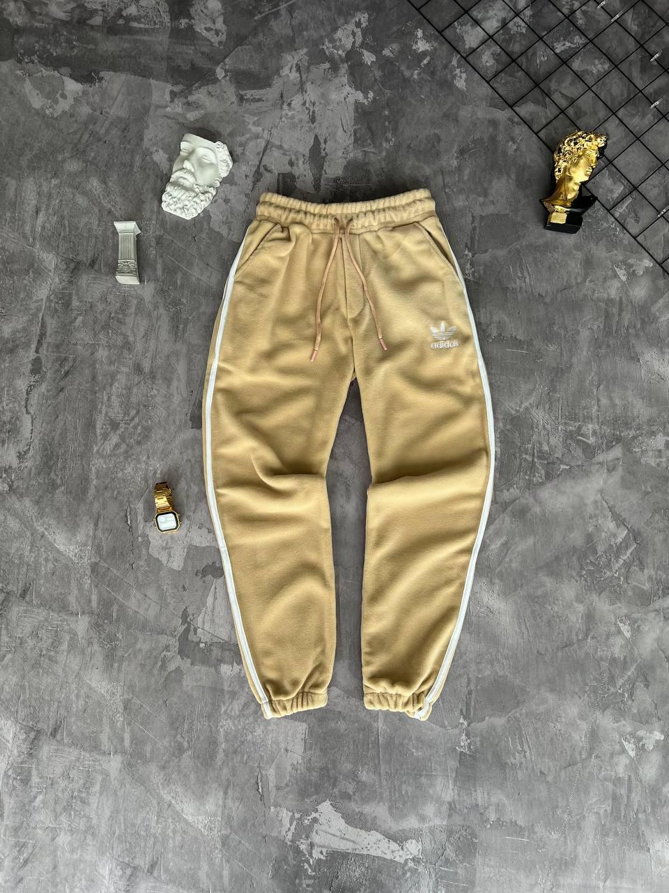 Штани спортивні чоловічі бежеві зимові теплі на флісах брендові з логотипом Adidas (Адідас), фото 1