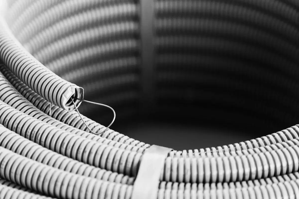 Труба гофрована УЛЬТРА з протяжкою 16мм (бухта 10м) - фото 1 - id-p2086436099