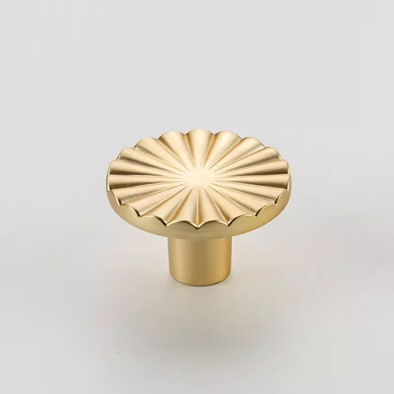 Ручка-кнопка меблева Simplcity сучасна класика UC-0140-037-GM матове золото d=37 мм