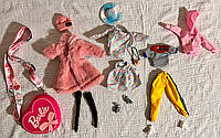 Набір одягу із взуттям для ляльок типу Барбі в сумочці