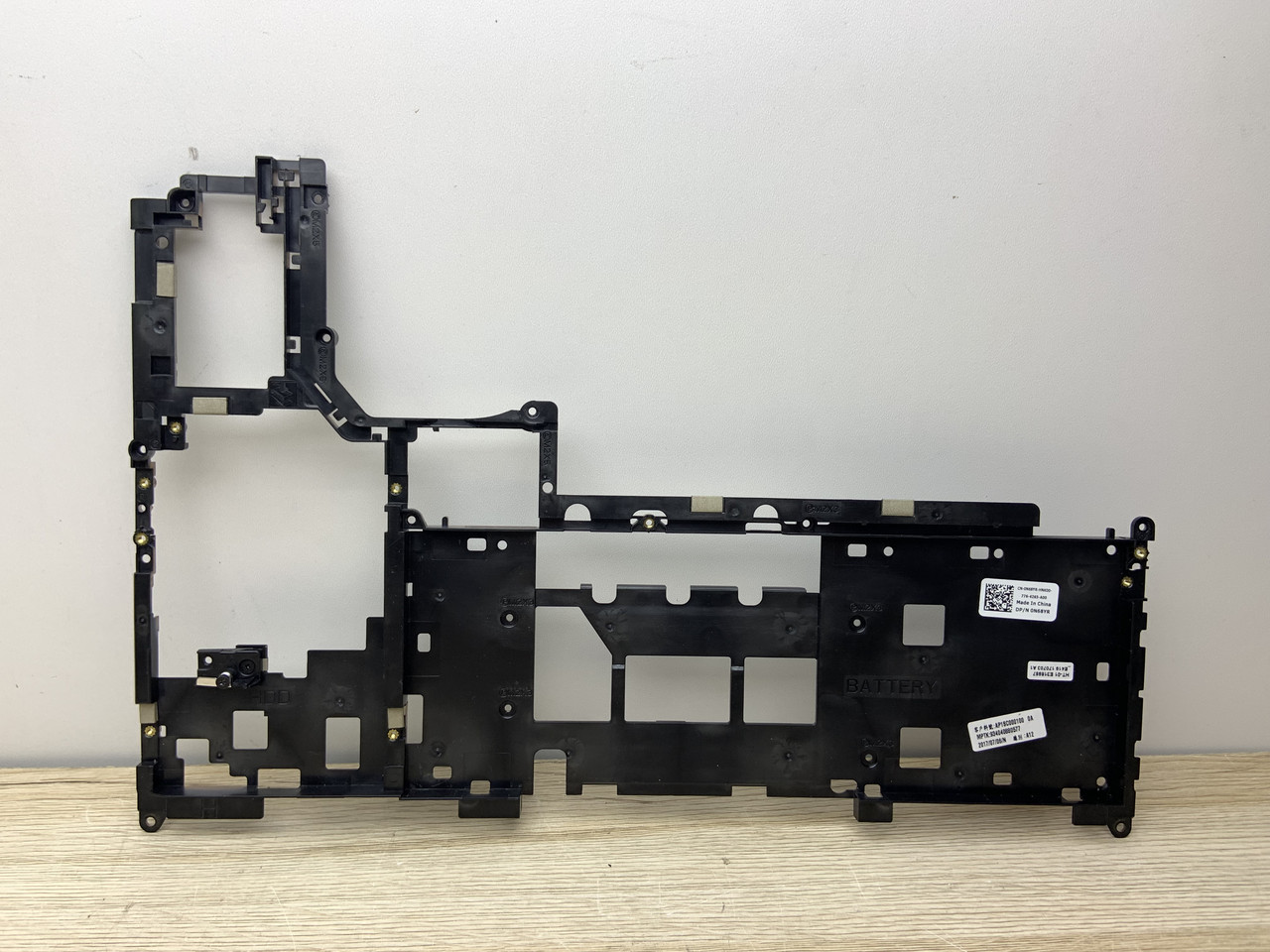 Dell latitude E5480 Корпус C1 (середня частина під топкейсом) (0N68YR AP1SC000100) 3B