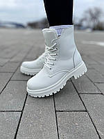 Стильные женские зимние ботинки белые