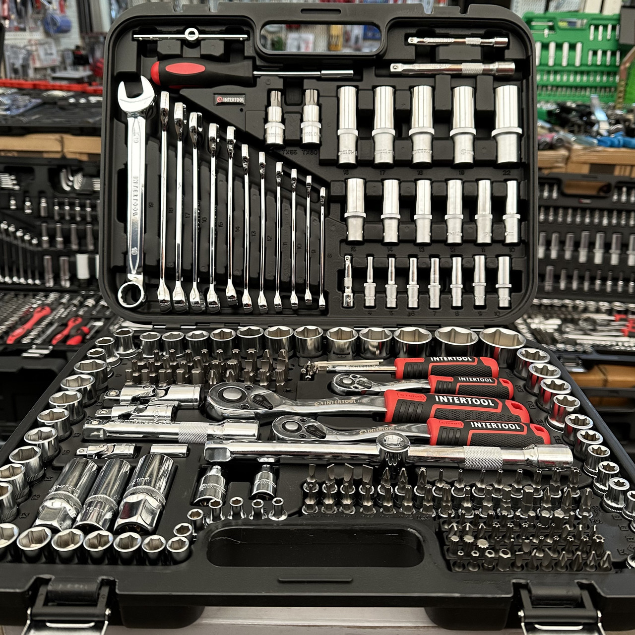 Набір інструментів на 219 од. INTERTOOL ET-8219 серія STORM Cr-V