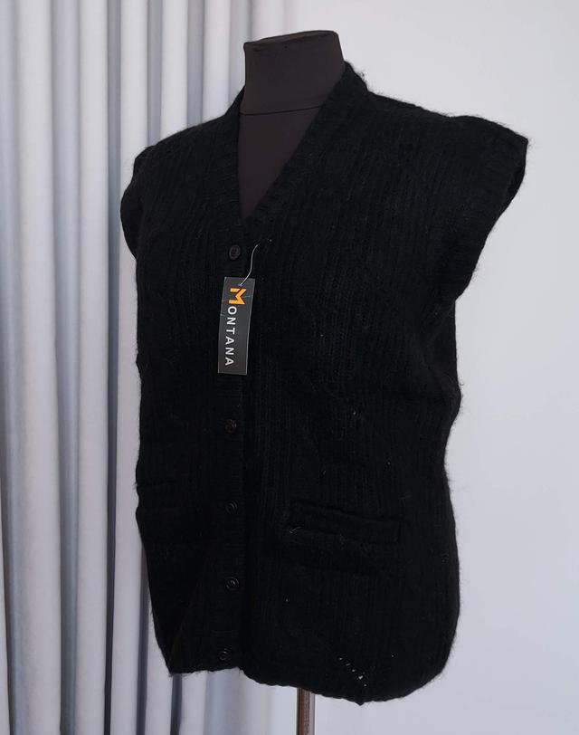 фотографія жіноча вовняна жилетка на гудзиках