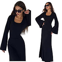 Чёрное стильное женское длинное платье в рубчик с длинными широкими рукавами и шнуровкой на спине