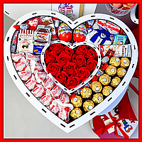 Подарунковий новорічний бокс зі солодощами та трояндами на подарунок для дівчини, солодкі бокси для дівчат на Новий рік і Різдво