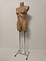 Манекен женский телесный "Венера ровная" на подставке с хромированными трубами