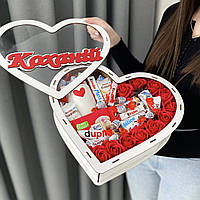 Подарочный набор сердечко любимой, с розами и конфетами киндер