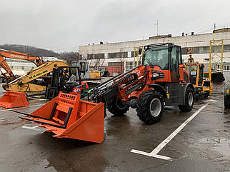Телескопічний фронтальний навантажувач EVERUN ER2500T