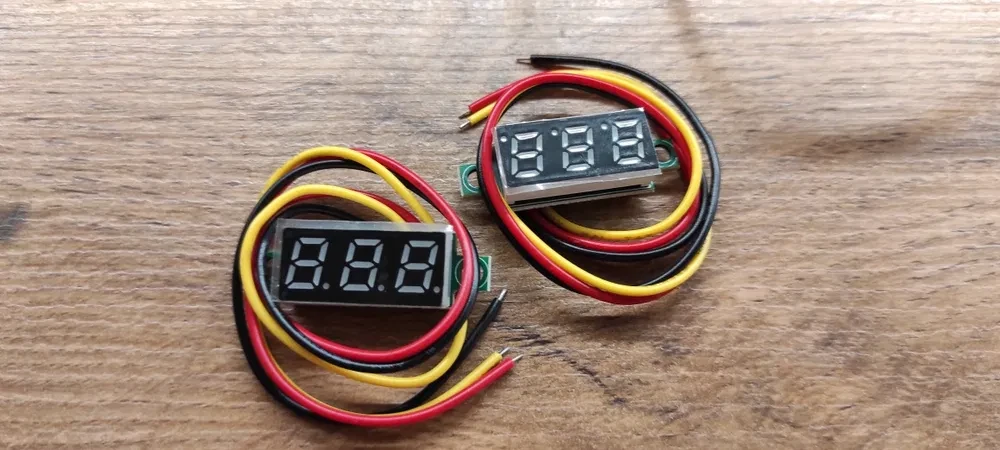 Цифровий вольтметр 0V-100V для врізки в корпус, міні, 0.28 дюйма 3-х провідний Зелений