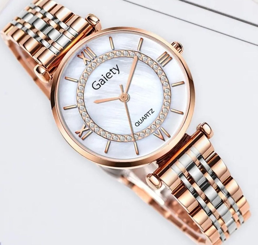 Годинник наручний жіночий із металевим браслетом.