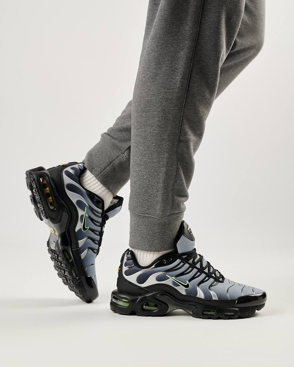 Чоловічі кросівки Nike Air Max Plus Gray Black Silver, чоловічі текстильні кеди Найк сірі, Чоловіче взуття