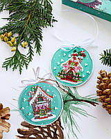 Набор для вышивки бисером новогодней игрушки на натуральном художественном холсте Абрис Арт Новогодний домик