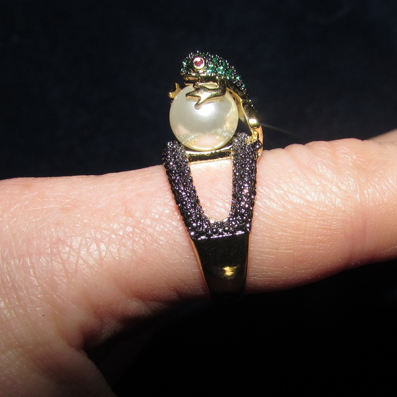Позолоченное кольцо с фианитами на удачу жаба, лягушка, 18 р., 5579 - фото 2 - id-p2088206392