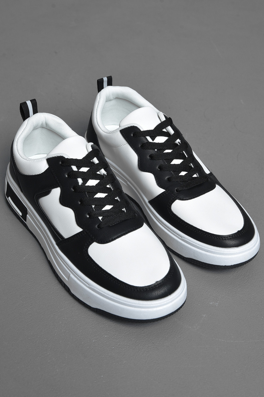 Кросівки чоловічі чорно-білого кольору на шнурівці 172336L