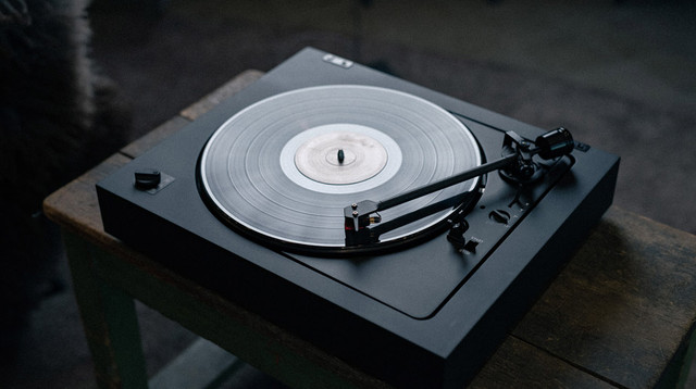 Pro-Ject A2 2M Red Black Pro-Ject A2 2M Red Black