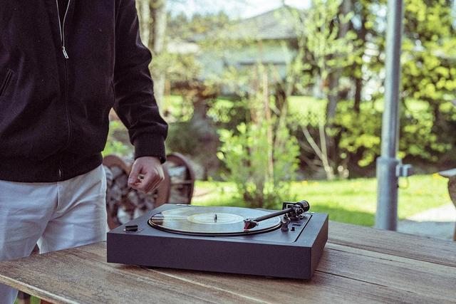 Pro-Ject A2 2M Red Black Pro-Ject A2 2M Red Black