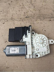 Моторчик склопідіймача задній правий Volkswagen Golf 5 1K0959704F