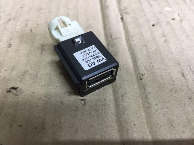 Розєм AUX Skoda Octavia A7 5Q0035724, фото 1