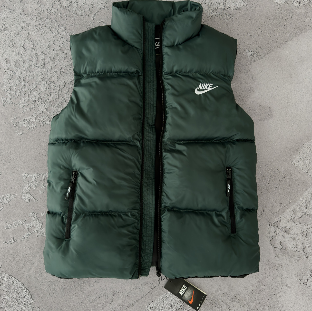 Чоловіча жилетка Nike (безрукавка) демісезонна весна-осінь жилет стьобаний Туреччина зелена. Живе фото, фото 1