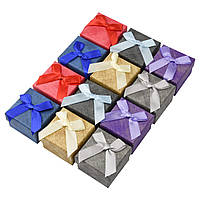 Коробочка квадратна картонна з бантом і принтом під кільце розмір 5 Х 5 см висота 3,5 см 24 штуки в пакованні