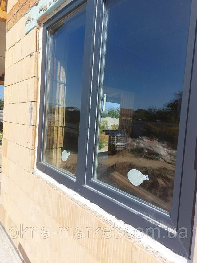 Монтаж ламинированного двухстворчатого окна с герметизацией швов фото работы ™Окна Маркет