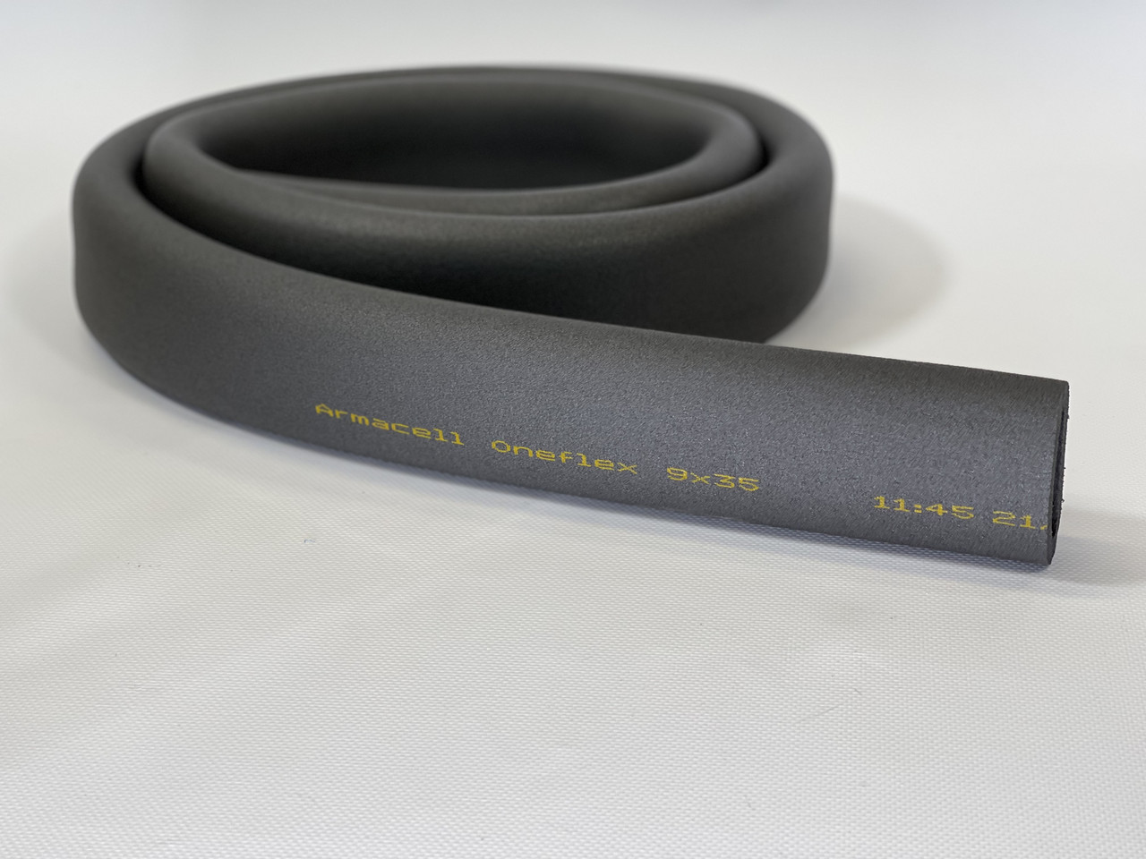 Трубна теплоізоляція каучукова Oneflex 13*12 мм відповідає найвищим стандартам по вогнестійкості, фото 1