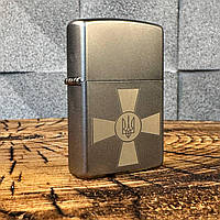 Зажигалка бензиновая Zippo 200 REG BRUSH FIN CHROME с гравировкой крест ВСУ