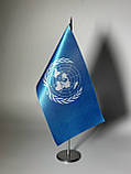 Настільний прапор ООН з металевим утримувачем, фото 2