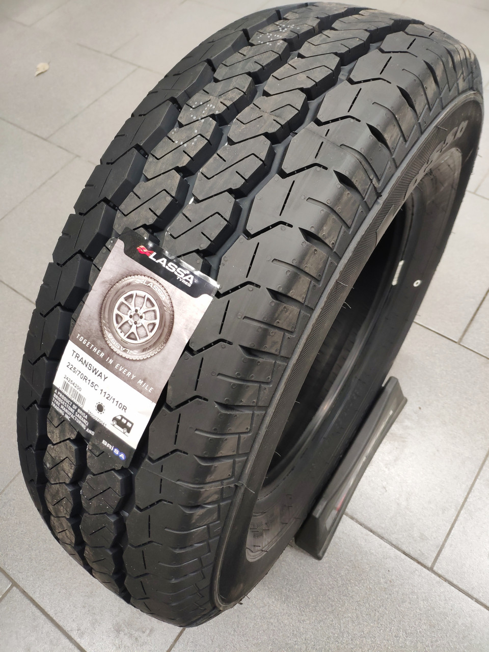 Шина  Lassa  Transway  225 / 70  R15C  112 / 110R