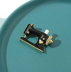 Брошка-значок у формі чорної Швейної машинки, піни подарунок швії, кравцеві