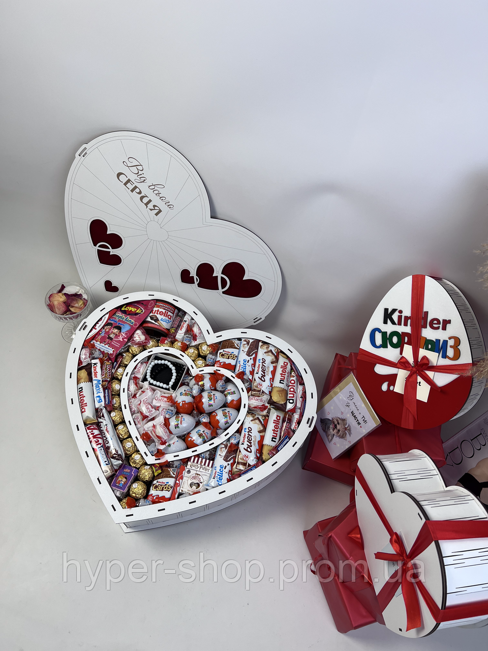 Набор сладостей в коробке, подарочный бокс с конфетами на день рождения девушки, киндер сюрприз из сердца - фото 2 - id-p2054701692