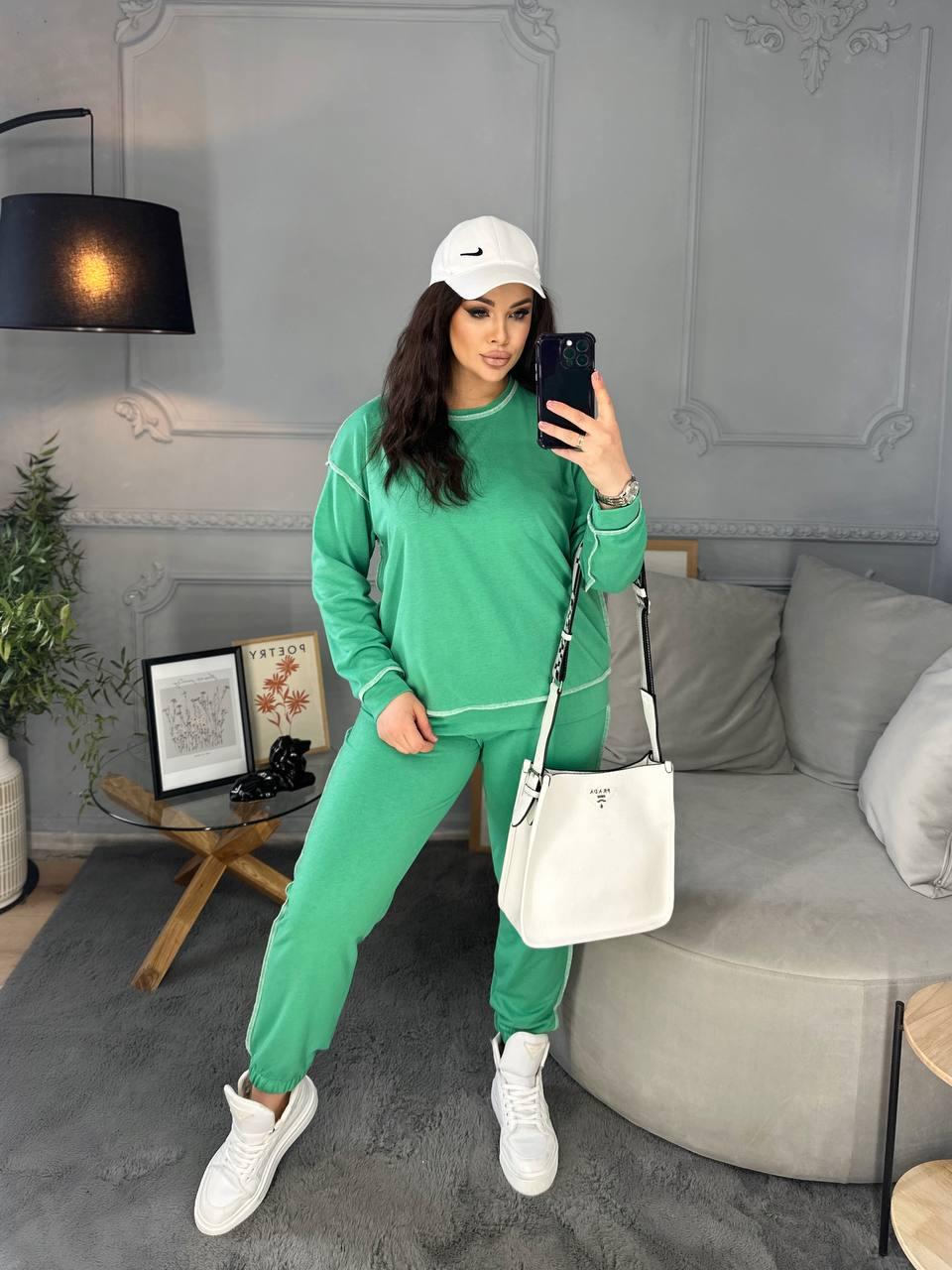 Зелений жіночий спортивний костюм із двонитки з зовнішніми швами батал, фото 1