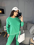 Зелений жіночий спортивний костюм із двонитки з зовнішніми швами батал, фото 2