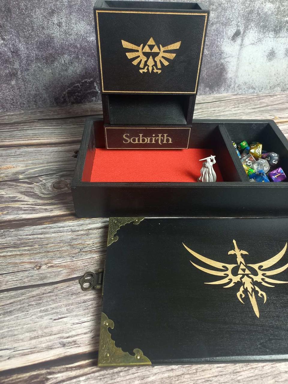 Дерев'яна подарункова ігрова коробка для гри в кістки "Dice box" з вежею - фото 1 - id-p2089187654