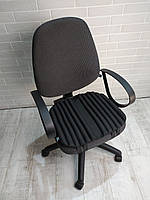 Подушки для сидіння на комп'ютерних і офісних кріслах ортопедичні