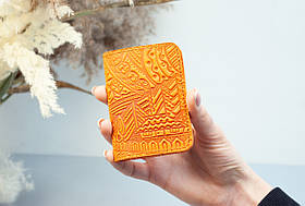 Обкладинка для ID паспорта жіноча шкіряна помаранчева з тисненням Карпати | Обкладинка на права