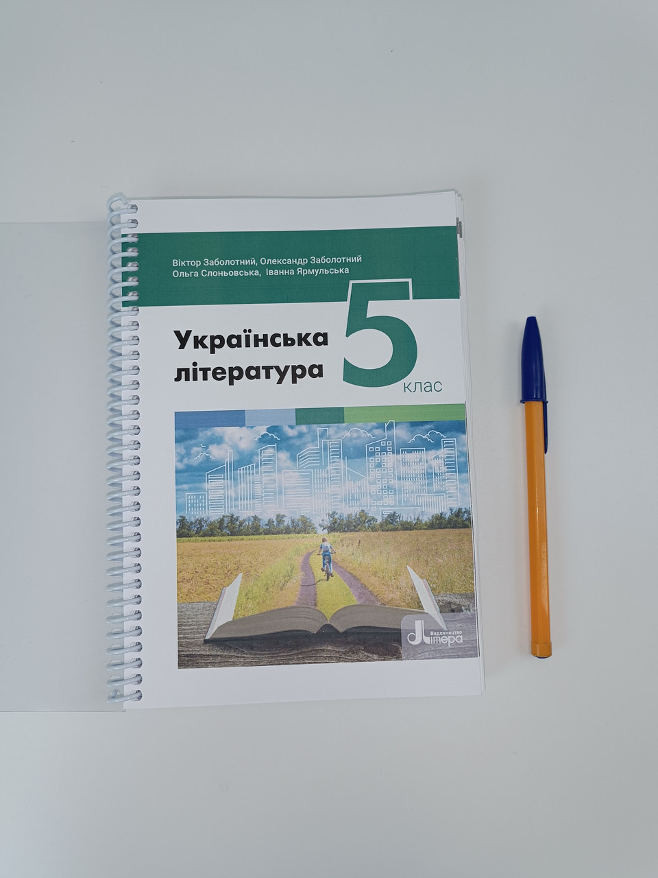 Українська література ( Заболотний ) 5 клас, 2022р, 208с чорно - білий друк, що видно на фото. Формат А5