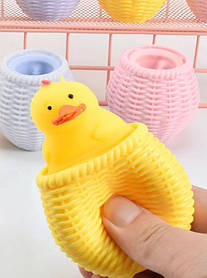 Іграшка антистрес для дітей фуфлік Курча в кошику 6*6см, игрушка сжималка