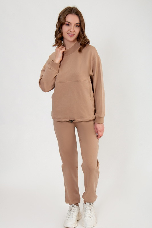 Жіночий костюм із двониткового футера, складається зі світшоту, на манжетах по низу рукавів та виробу, внизу вставлений шнурок-гумка для регулювання ширини та затяжки, а також штанів з кишенями у бокових швах, на манжетах по низу та широким поясом із резинкою та відстрочкою