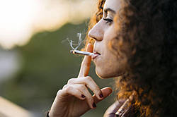 Чи може олія CBD допомогти вам кинути палити?