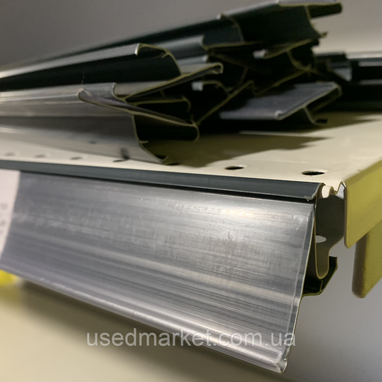 Цінникотримач графіт 39х1320 на защелці до полиць торгового стеллажа, фото 1