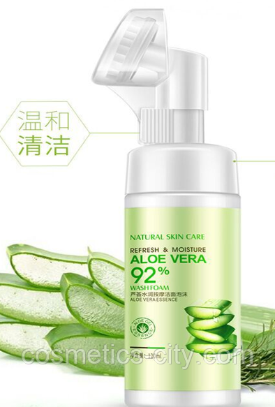 Пенка для умывания с экстрактом алое вера с щеточкой Aloe Vera massage foam cleanser, 120 мл., фото 1