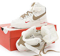 Женские зимние кроссовки Nike Air Force 1 mid Winter Найк Аир Форс высокие бежевые кожа мех зима