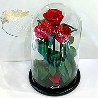 Три вечные декоративные красные розы, красные розы в колбе.